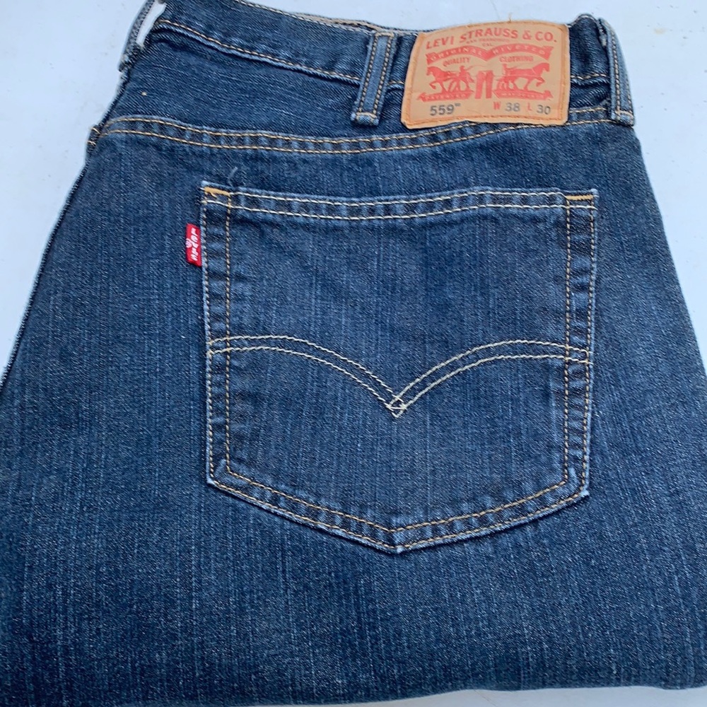 Men Levi Jean size 38x30 style 559
